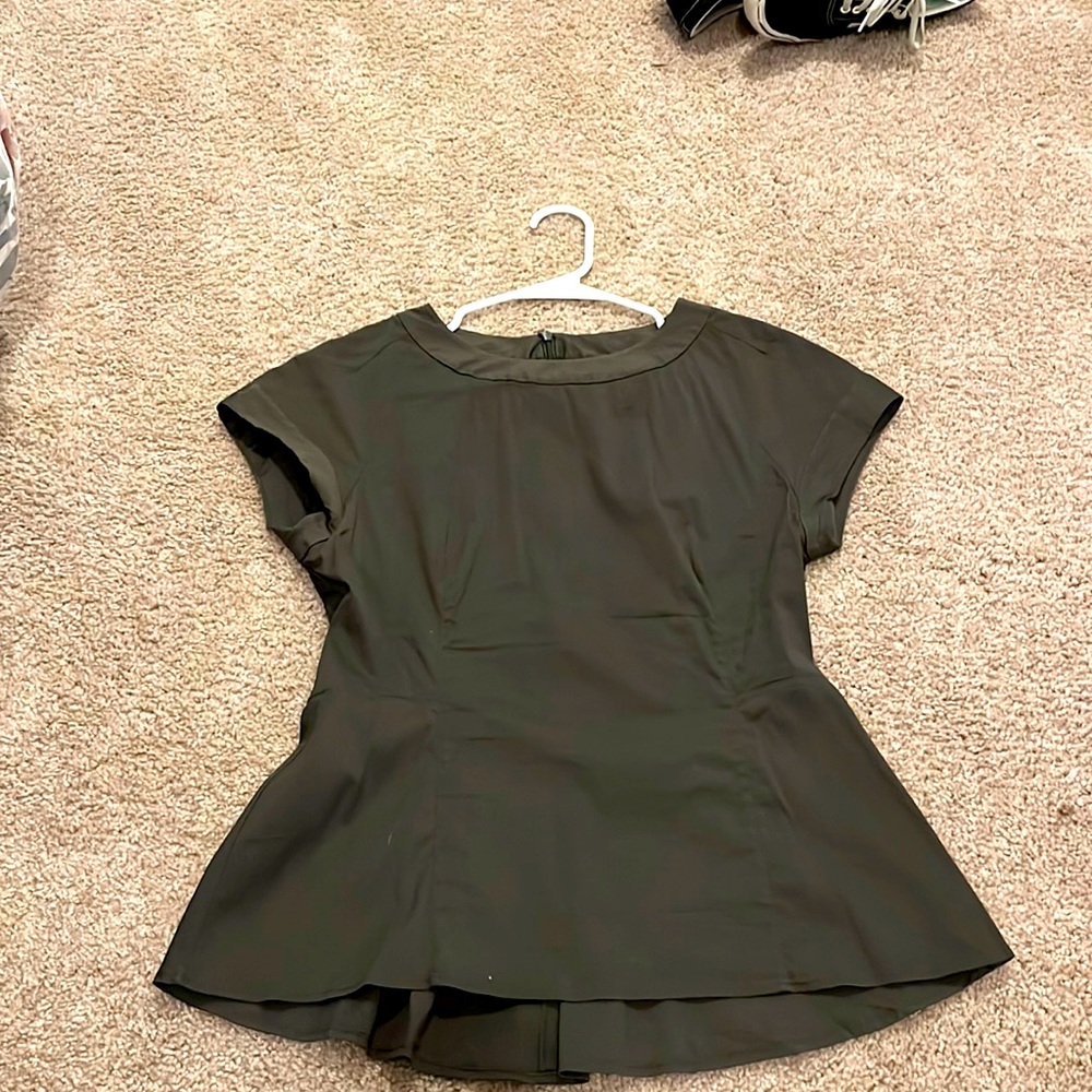 Theory hunter green linen zip back short sleeve top